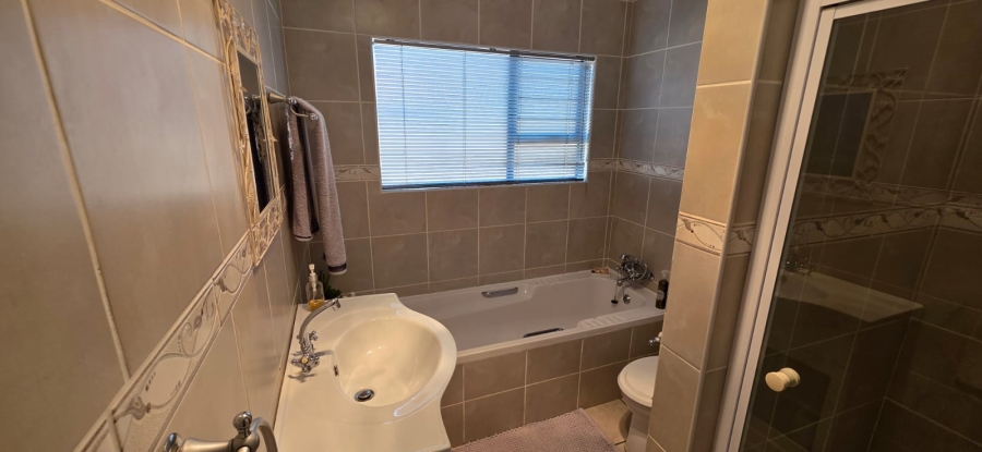 3 Bedroom Property for Sale in Grimbeeck Park North West